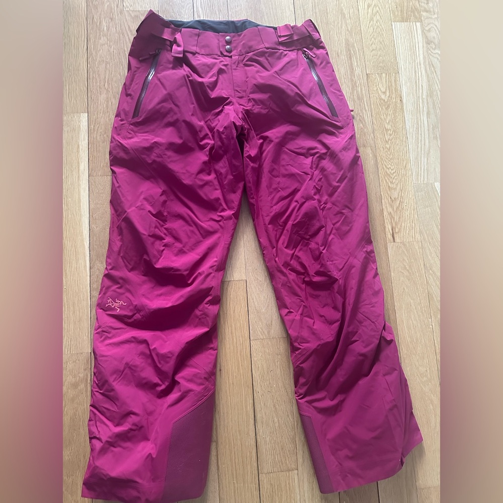Arcteryx Women’s insulated ski pants - size large